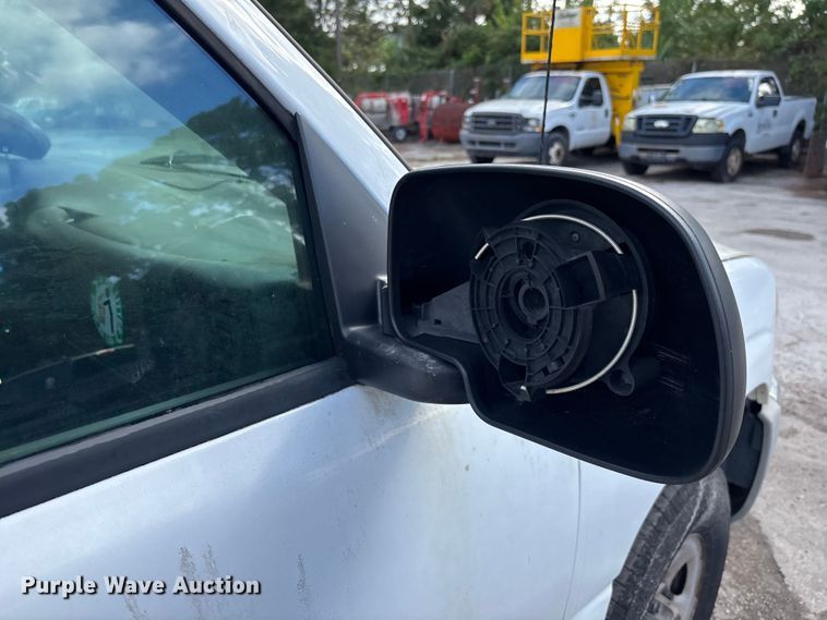 image for item DU2611 2004 GMC Sierra pickup truck