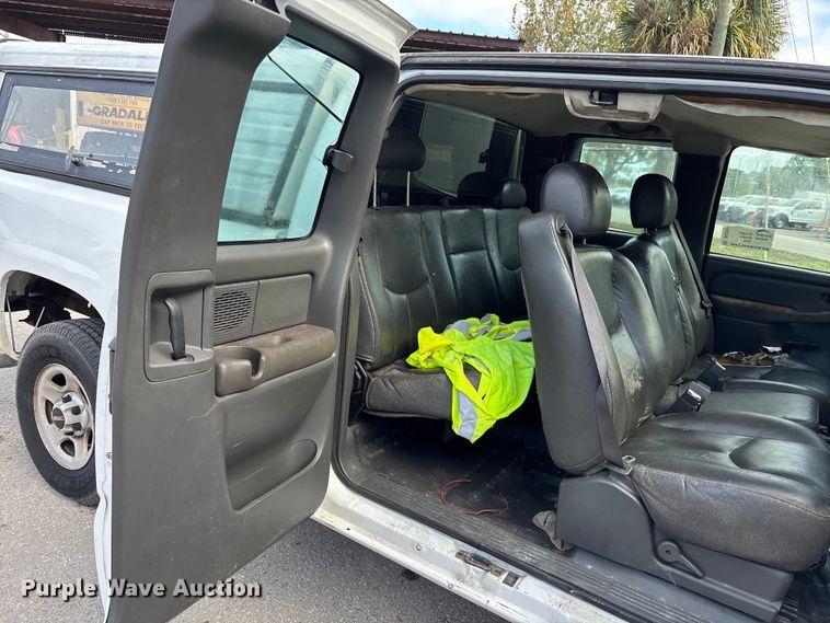 image for item DU2611 2004 GMC Sierra pickup truck