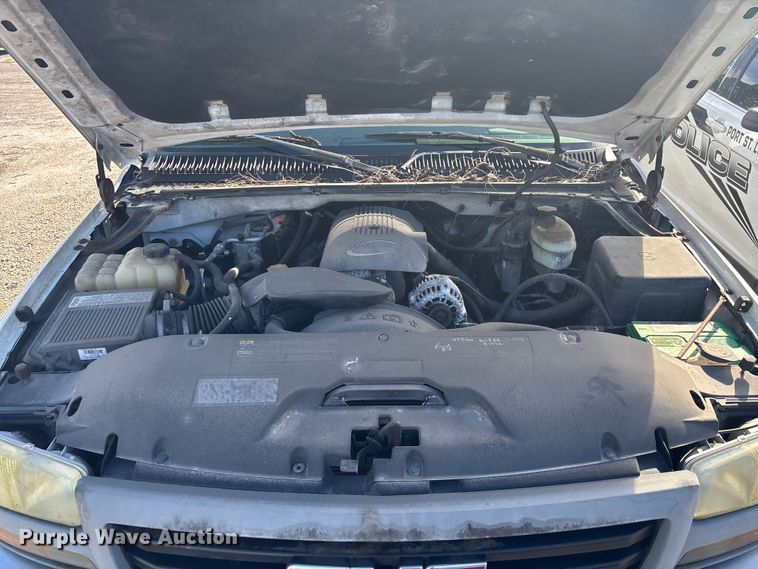 image for item DU2611 2004 GMC Sierra pickup truck