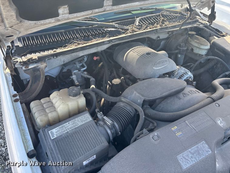 image for item DU2611 2004 GMC Sierra pickup truck