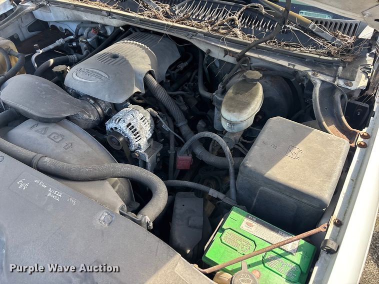 image for item DU2611 2004 GMC Sierra pickup truck