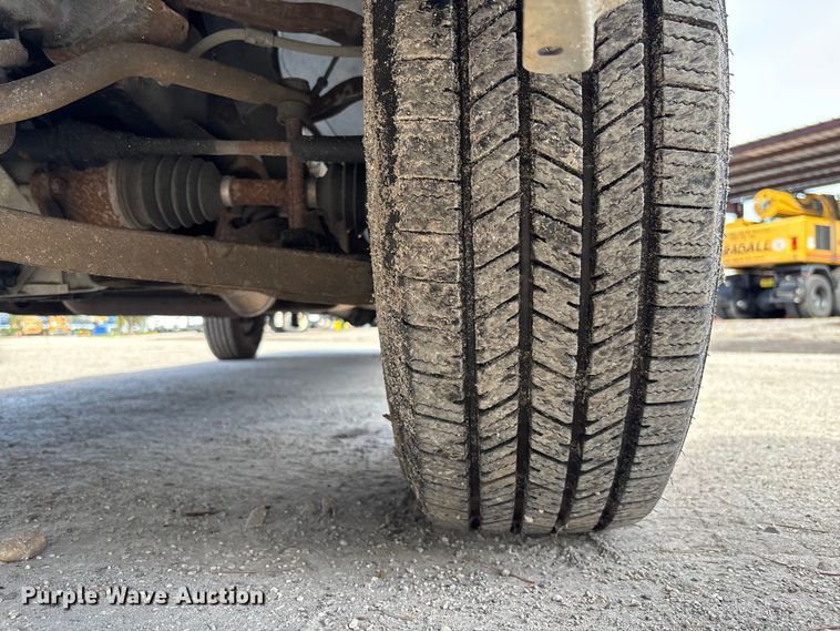 image for item DU2611 2004 GMC Sierra pickup truck