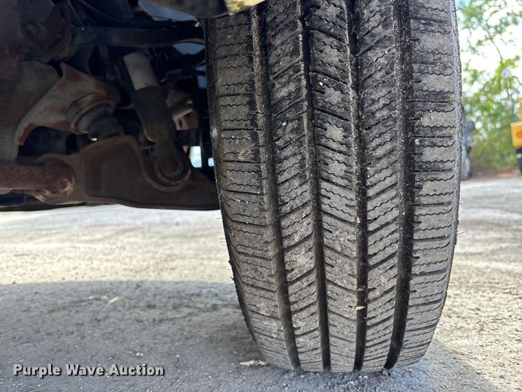 image for item DU2611 2004 GMC Sierra pickup truck