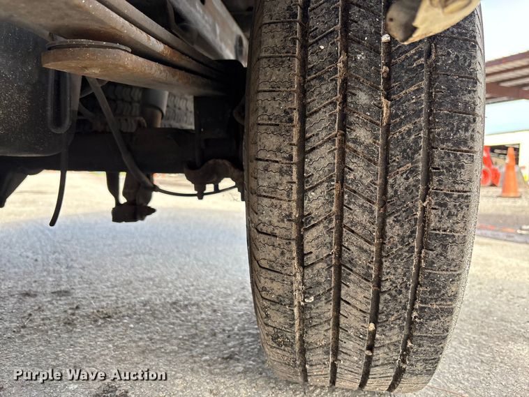 image for item DU2611 2004 GMC Sierra pickup truck