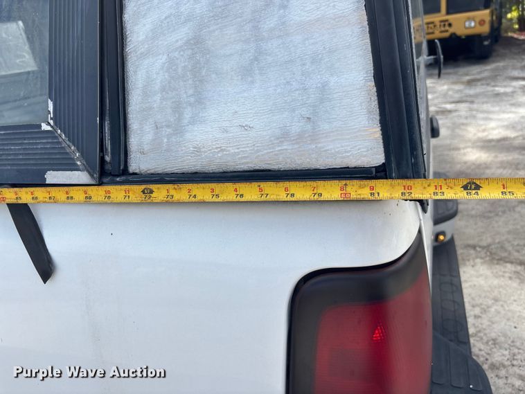 image for item DU2611 2004 GMC Sierra pickup truck