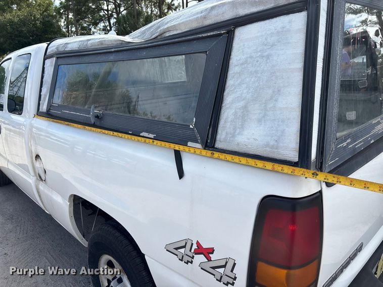 image for item DU2611 2004 GMC Sierra pickup truck