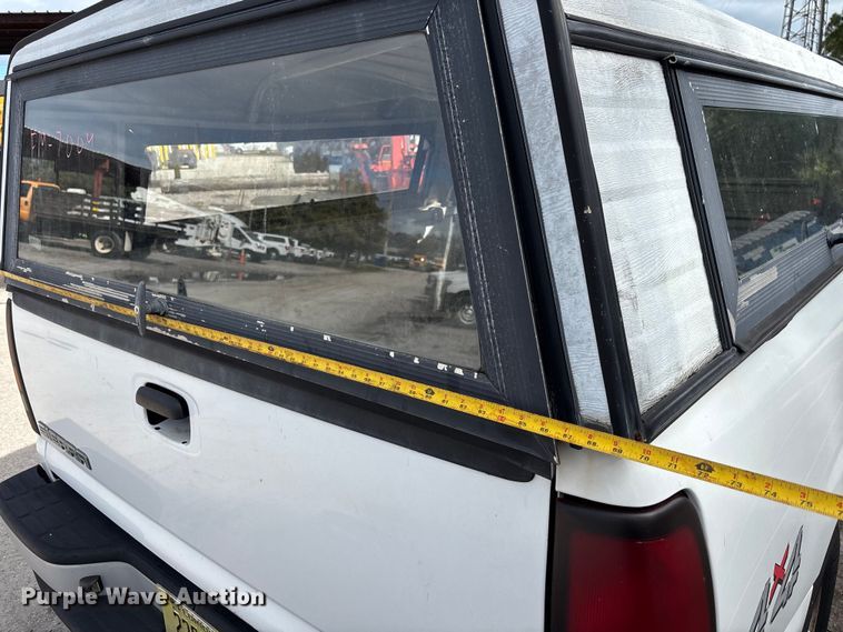 image for item DU2611 2004 GMC Sierra pickup truck