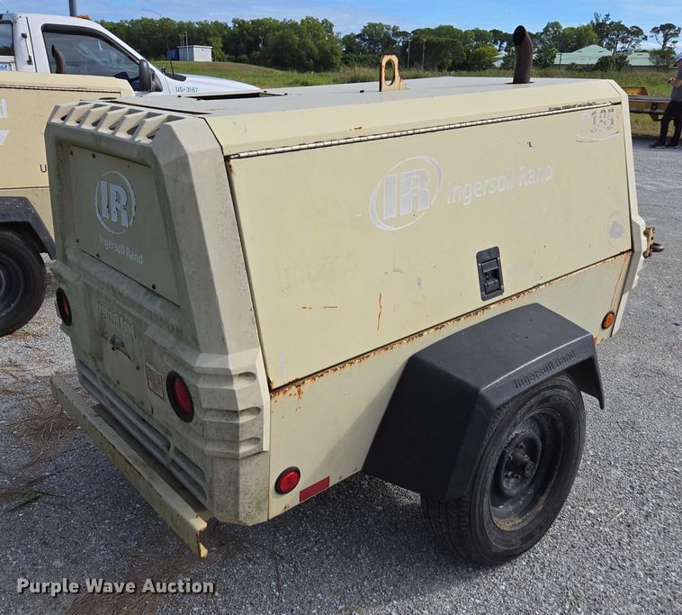 image for item DU2624 2007 Ingersoll Rand P185 air compressor