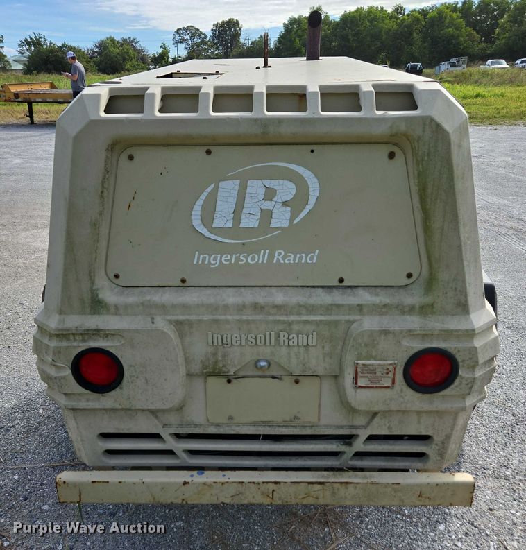 image for item DU2624 2007 Ingersoll Rand P185 air compressor