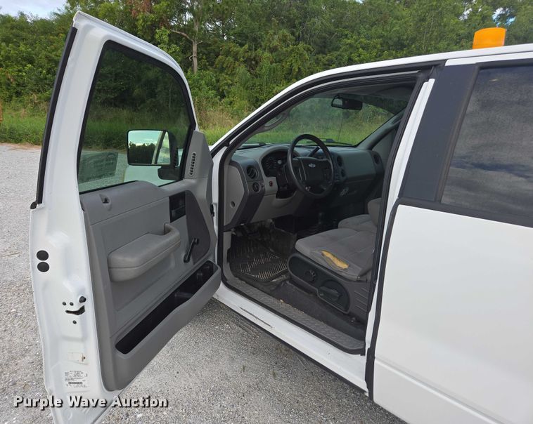 image for item DU2630 2005 Ford F150 XL Ext. Cab pickup truck