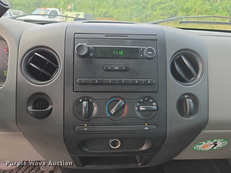 image for item DU2630 2005 Ford F150 XL Ext. Cab pickup truck