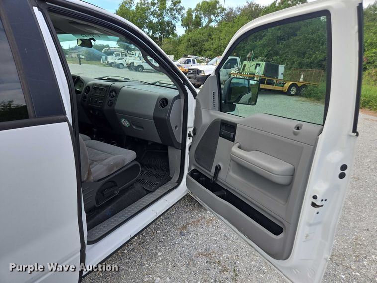 image for item DU2630 2005 Ford F150 XL Ext. Cab pickup truck