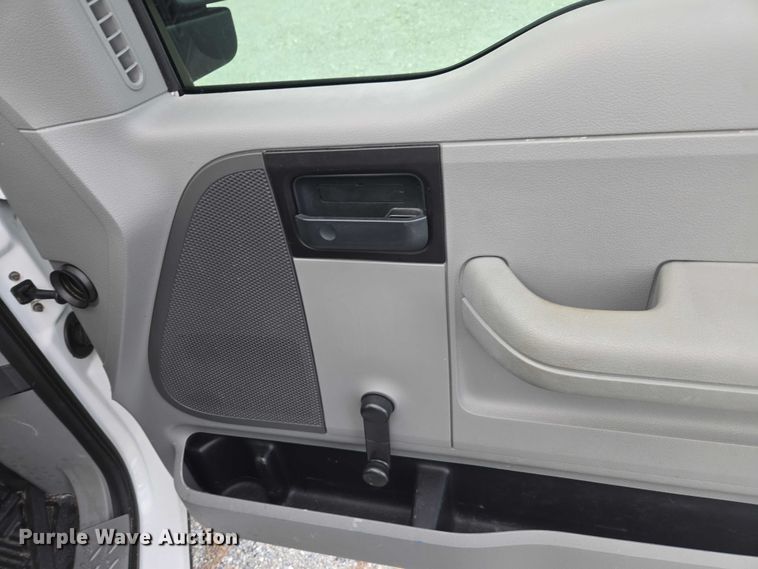 image for item DU2630 2005 Ford F150 XL Ext. Cab pickup truck