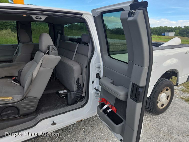 image for item DU2630 2005 Ford F150 XL Ext. Cab pickup truck