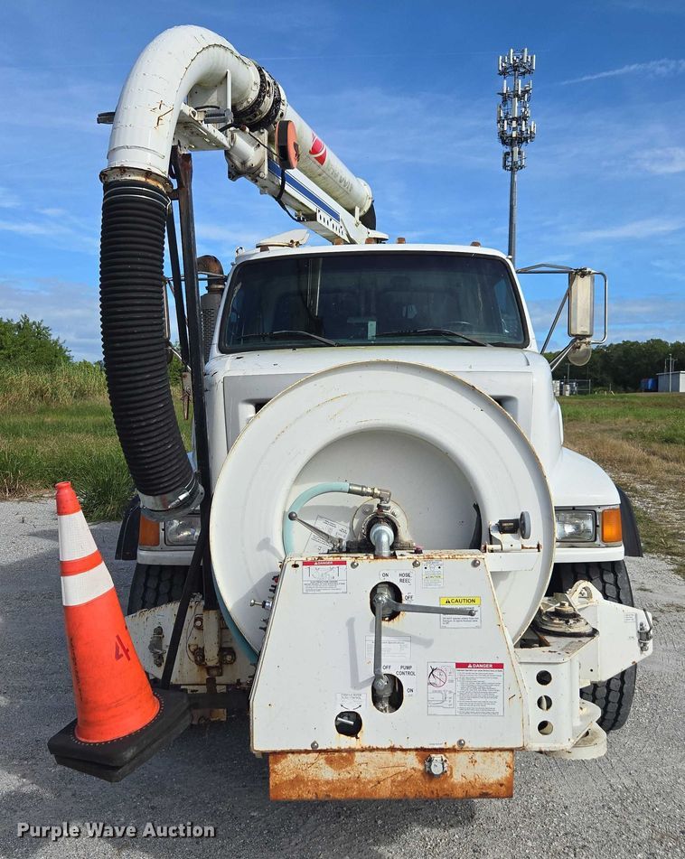 image for item DU2633 2007 Sterling Truck L7500 Series sewer jetter truck