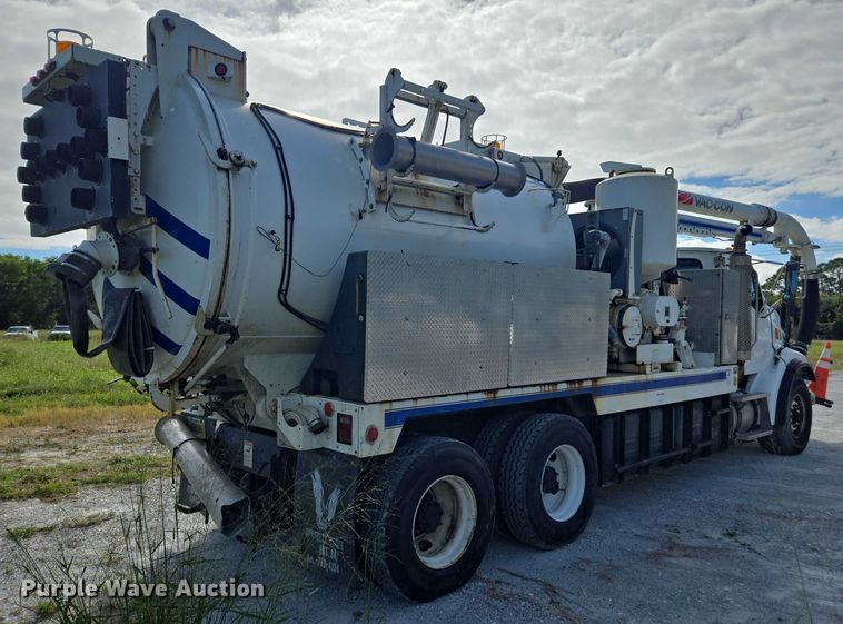 image for item DU2633 2007 Sterling Truck L7500 Series sewer jetter truck