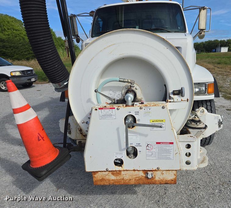 image for item DU2633 2007 Sterling Truck L7500 Series sewer jetter truck