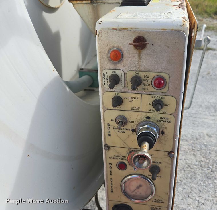 image for item DU2633 2007 Sterling Truck L7500 Series sewer jetter truck