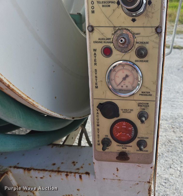 image for item DU2633 2007 Sterling Truck L7500 Series sewer jetter truck