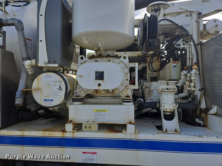 image for item DU2633 2007 Sterling Truck L7500 Series sewer jetter truck