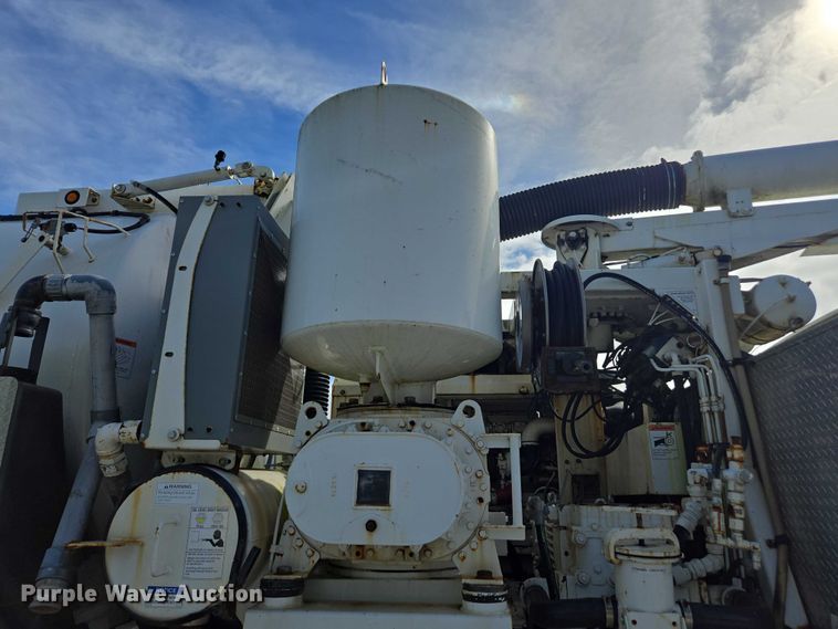 image for item DU2633 2007 Sterling Truck L7500 Series sewer jetter truck