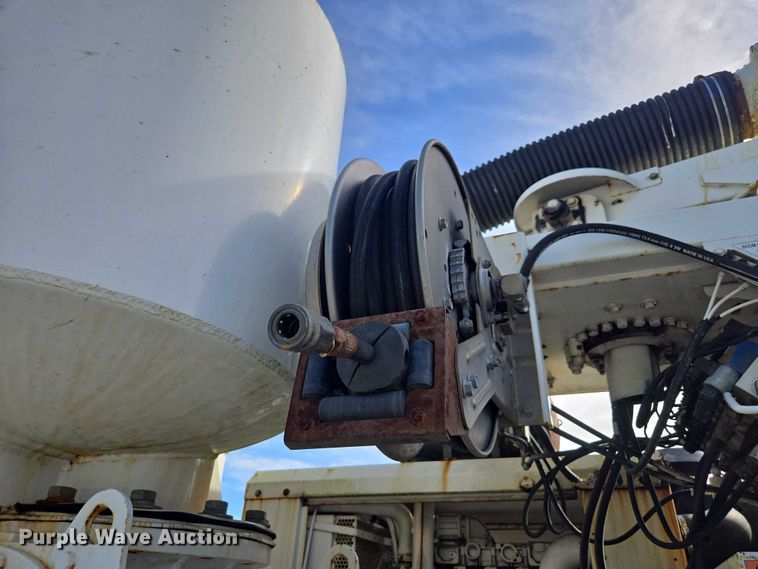 image for item DU2633 2007 Sterling Truck L7500 Series sewer jetter truck