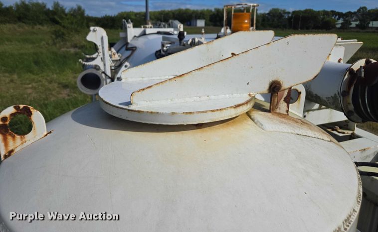 image for item DU2633 2007 Sterling Truck L7500 Series sewer jetter truck