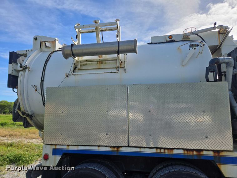 image for item DU2633 2007 Sterling Truck L7500 Series sewer jetter truck