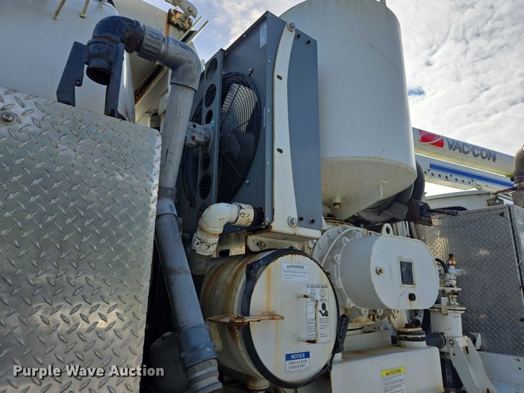 image for item DU2633 2007 Sterling Truck L7500 Series sewer jetter truck