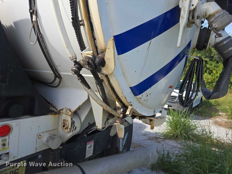 image for item DU2633 2007 Sterling Truck L7500 Series sewer jetter truck