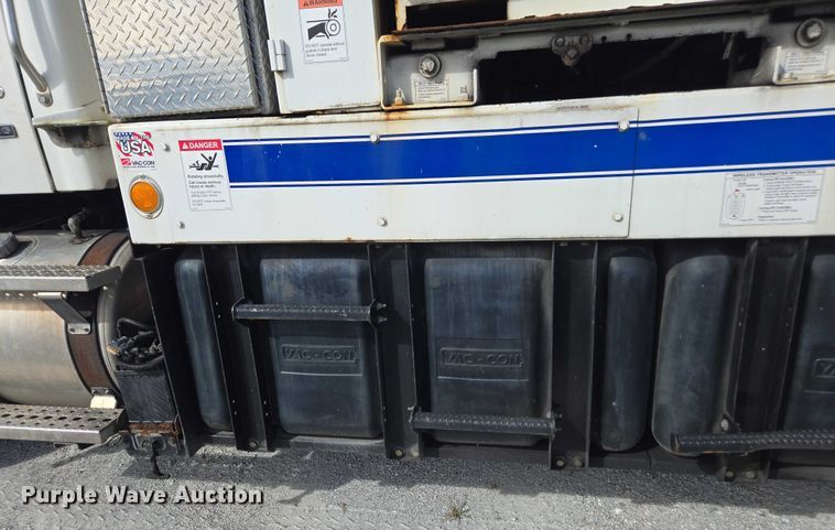 image for item DU2633 2007 Sterling Truck L7500 Series sewer jetter truck