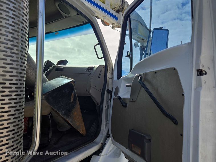 image for item DU2633 2007 Sterling Truck L7500 Series sewer jetter truck