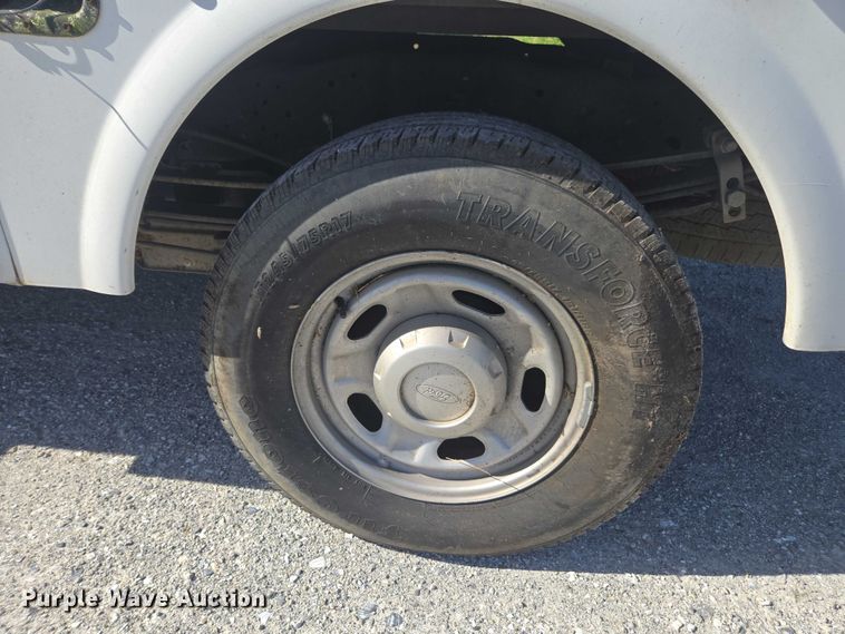 image for item DU2638 2015 Ford F250 Super Duty XL Ext. Cab utility bed pickup truck