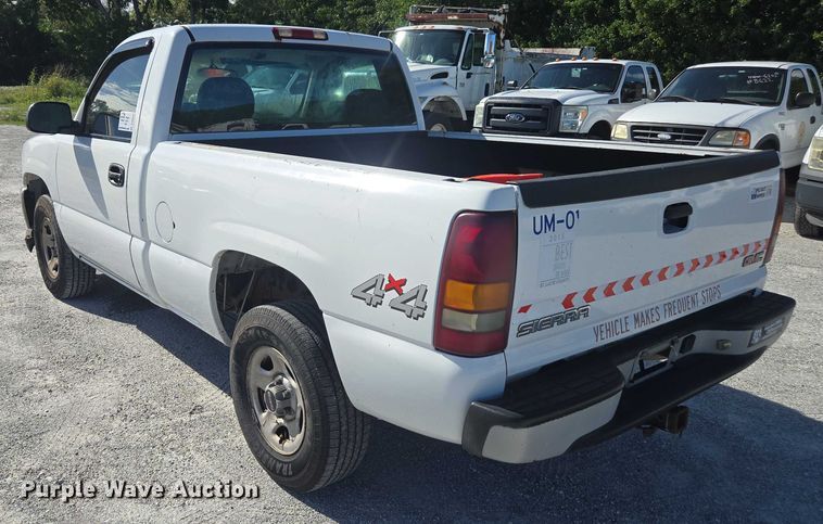 image for item DU2640 2002 GMC Sierra 1500 pickup truck