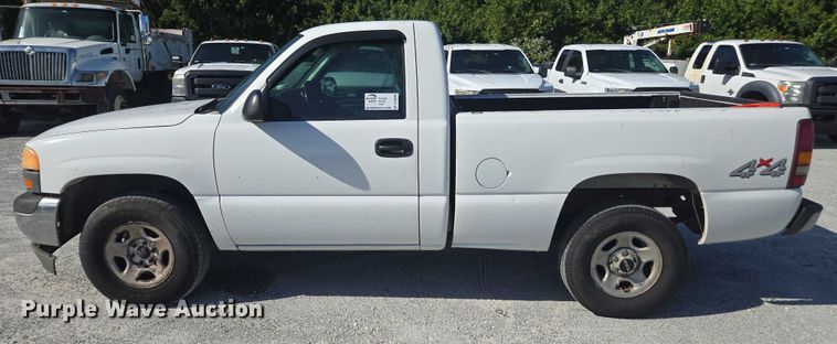 image for item DU2640 2002 GMC Sierra 1500 pickup truck