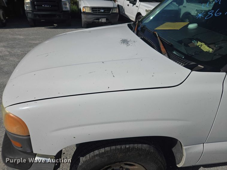 image for item DU2640 2002 GMC Sierra 1500 pickup truck