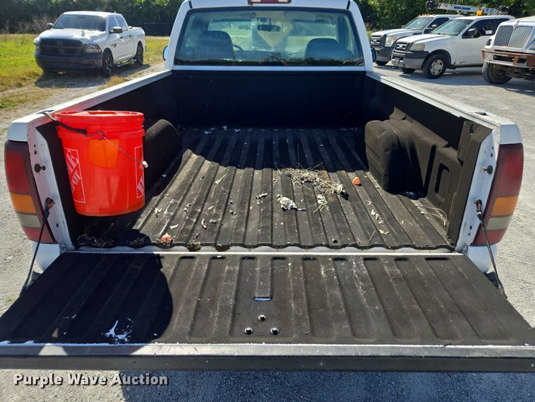 image for item DU2640 2002 GMC Sierra 1500 pickup truck