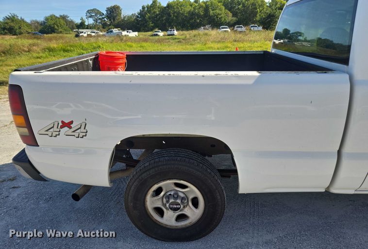 image for item DU2640 2002 GMC Sierra 1500 pickup truck