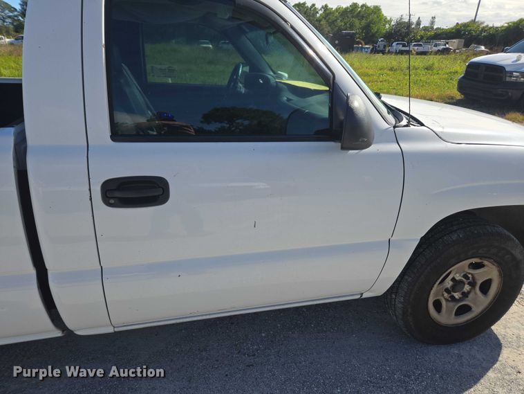 image for item DU2640 2002 GMC Sierra 1500 pickup truck