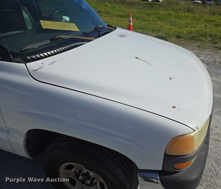 image for item DU2640 2002 GMC Sierra 1500 pickup truck