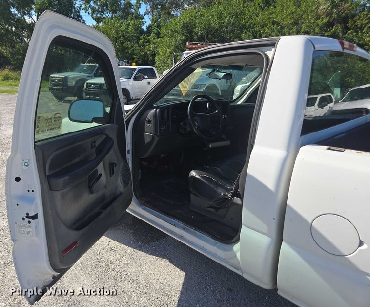 image for item DU2640 2002 GMC Sierra 1500 pickup truck