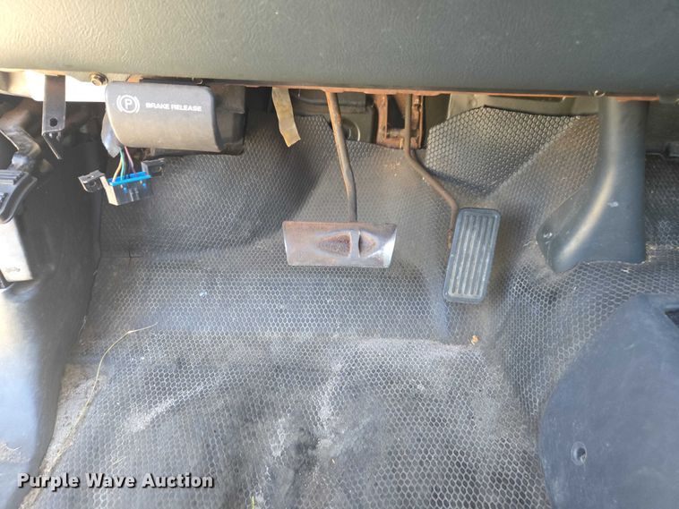 image for item DU2640 2002 GMC Sierra 1500 pickup truck