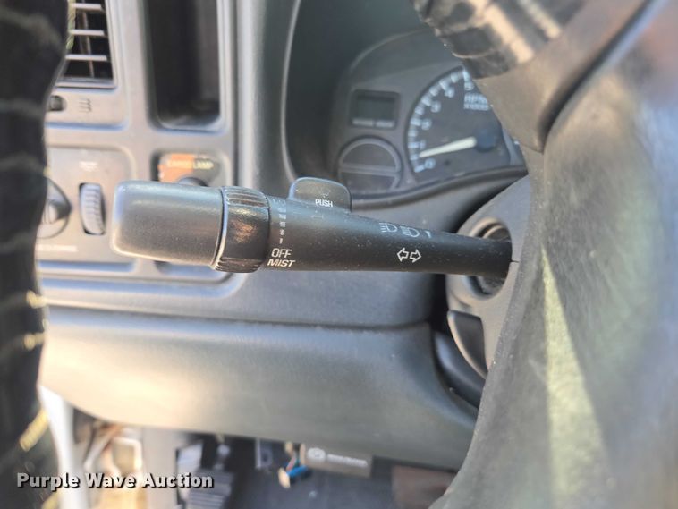 image for item DU2640 2002 GMC Sierra 1500 pickup truck