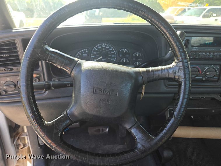 image for item DU2640 2002 GMC Sierra 1500 pickup truck