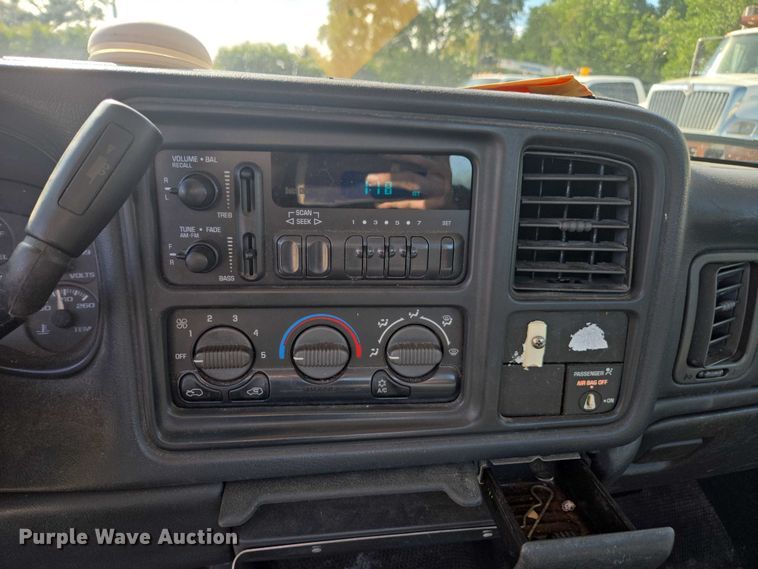 image for item DU2640 2002 GMC Sierra 1500 pickup truck