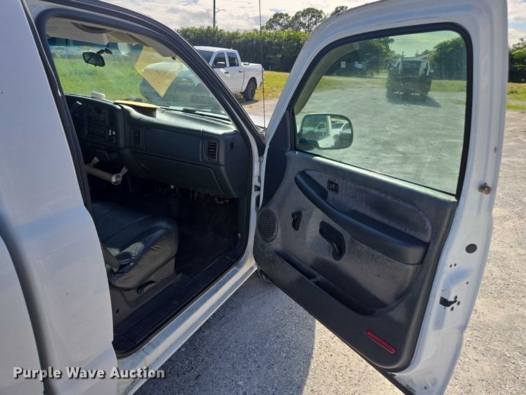 image for item DU2640 2002 GMC Sierra 1500 pickup truck