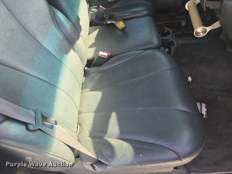 image for item DU2640 2002 GMC Sierra 1500 pickup truck