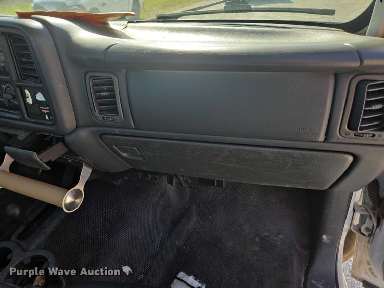 image for item DU2640 2002 GMC Sierra 1500 pickup truck