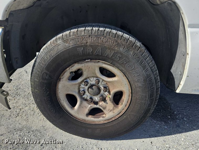 image for item DU2640 2002 GMC Sierra 1500 pickup truck