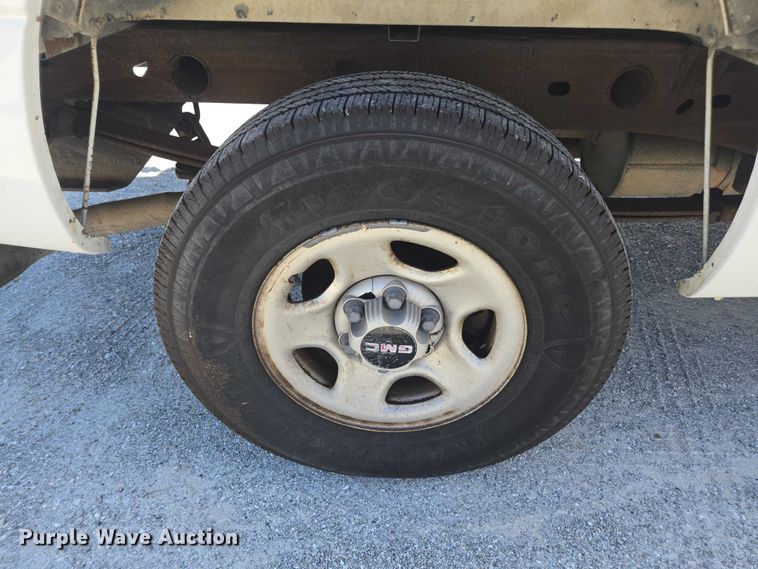 image for item DU2640 2002 GMC Sierra 1500 pickup truck